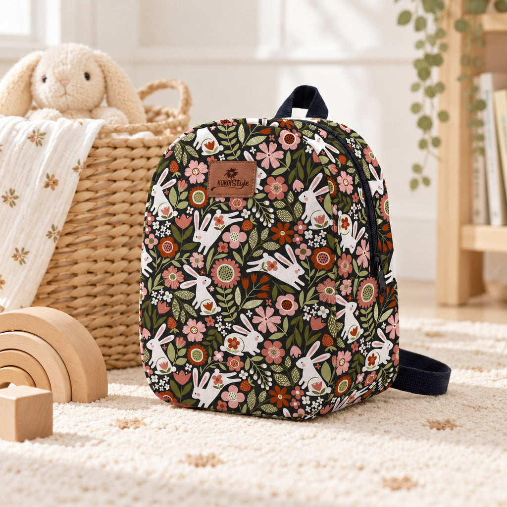 Kinderrucksack Blumen und Hasen – Lifestyle